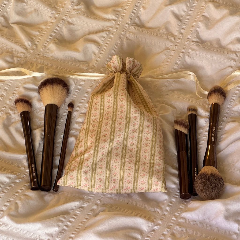 Gardenia Cinch Bag